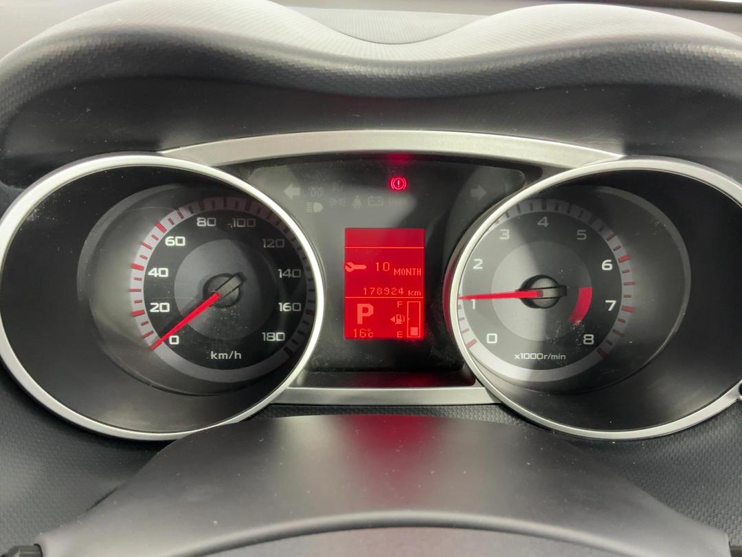 Photo '21' of Mitsubishi Outlander