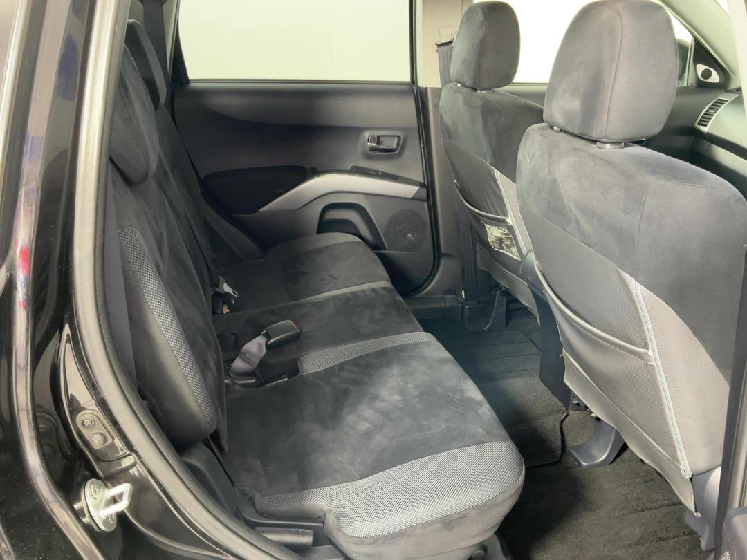 Photo '20' of Mitsubishi Outlander