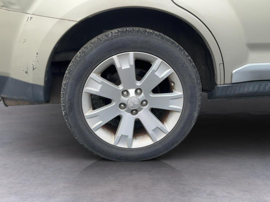 Photo '10' of Mitsubishi Outlander Photo '10' of Mitsubishi Outlander