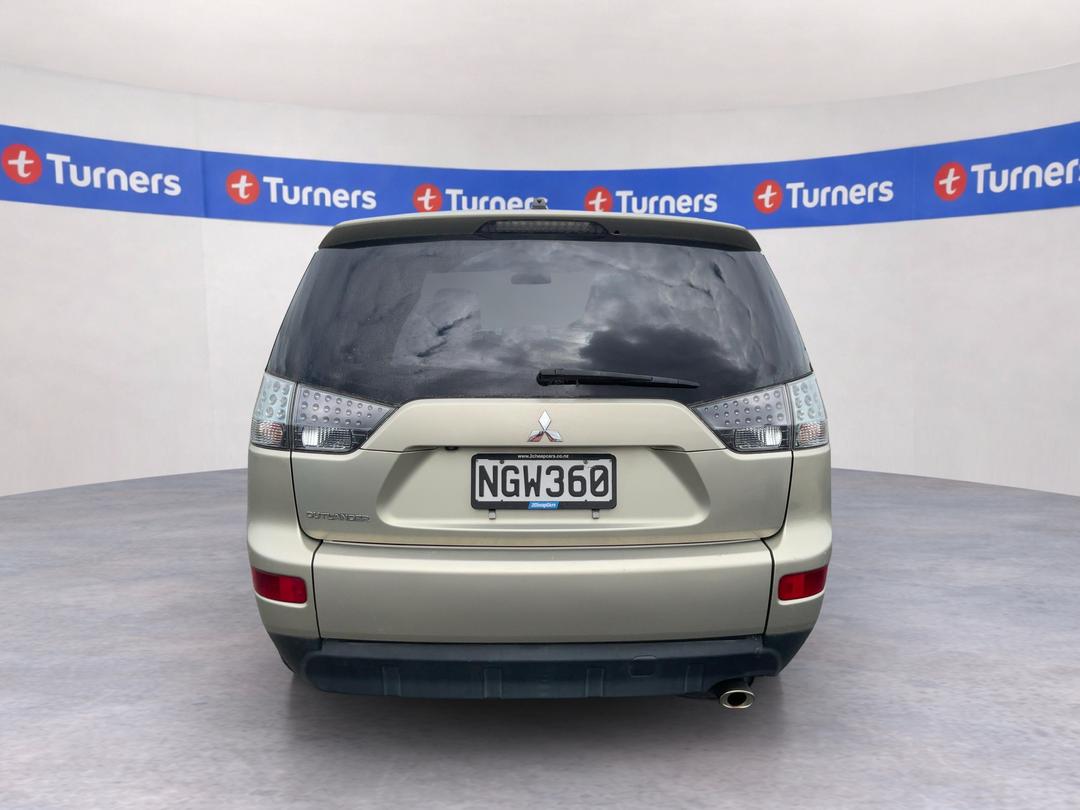 Photo '5' of Mitsubishi Outlander Photo '5' of Mitsubishi Outlander