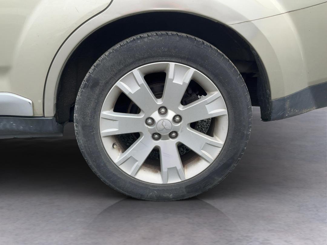 Photo '9' of Mitsubishi Outlander Photo '9' of Mitsubishi Outlander