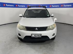 Photo '2' of Mitsubishi Outlander