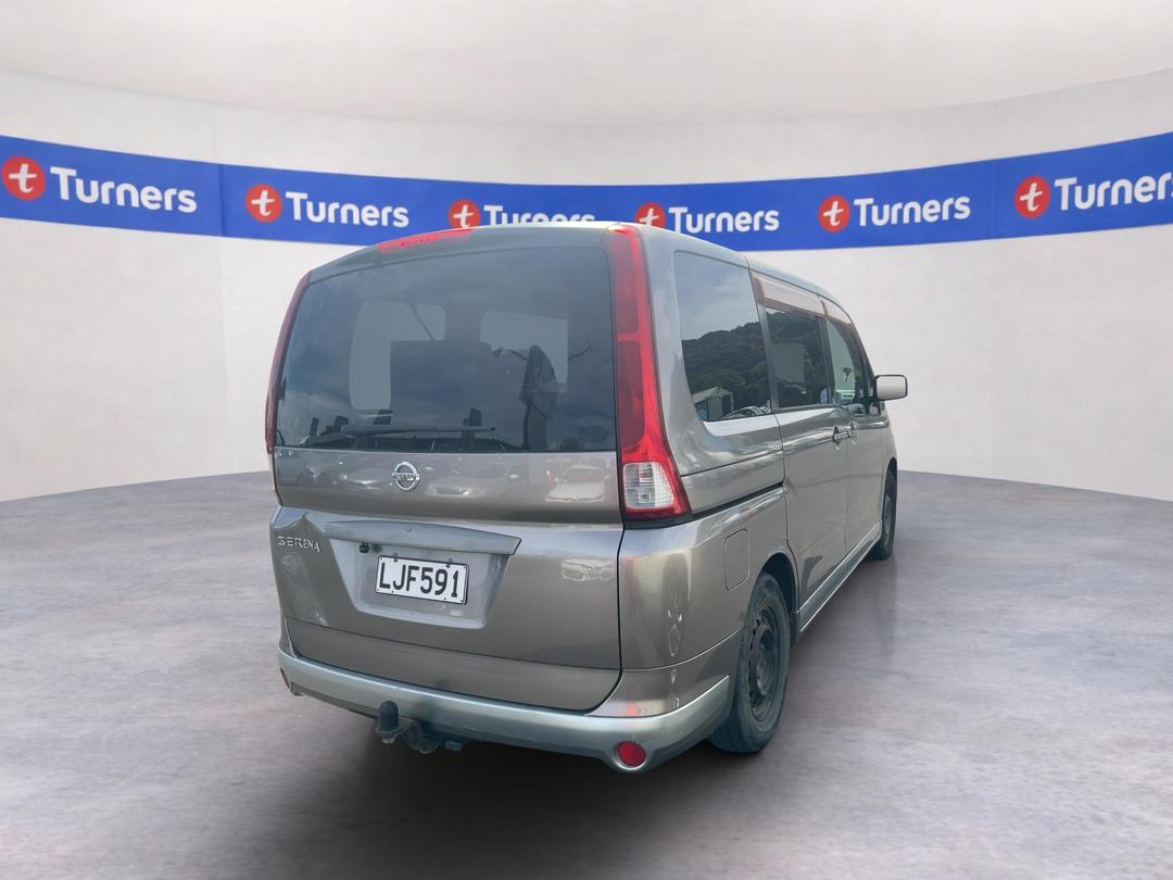 Photo '4' of Nissan Serena Photo '4' of Nissan Serena