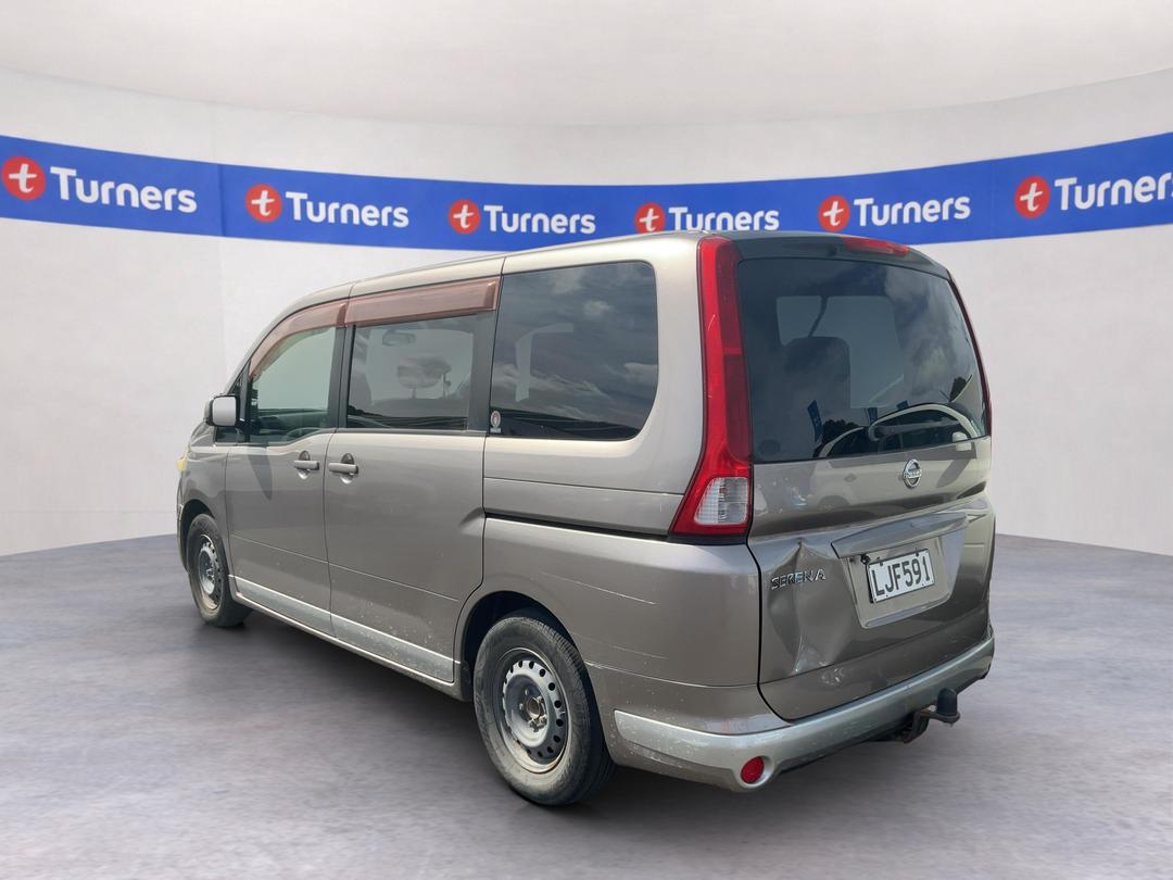 Photo '5' of Nissan Serena Photo '5' of Nissan Serena