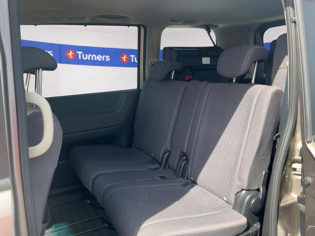 Photo '9' of Nissan Serena Photo '9' of Nissan Serena