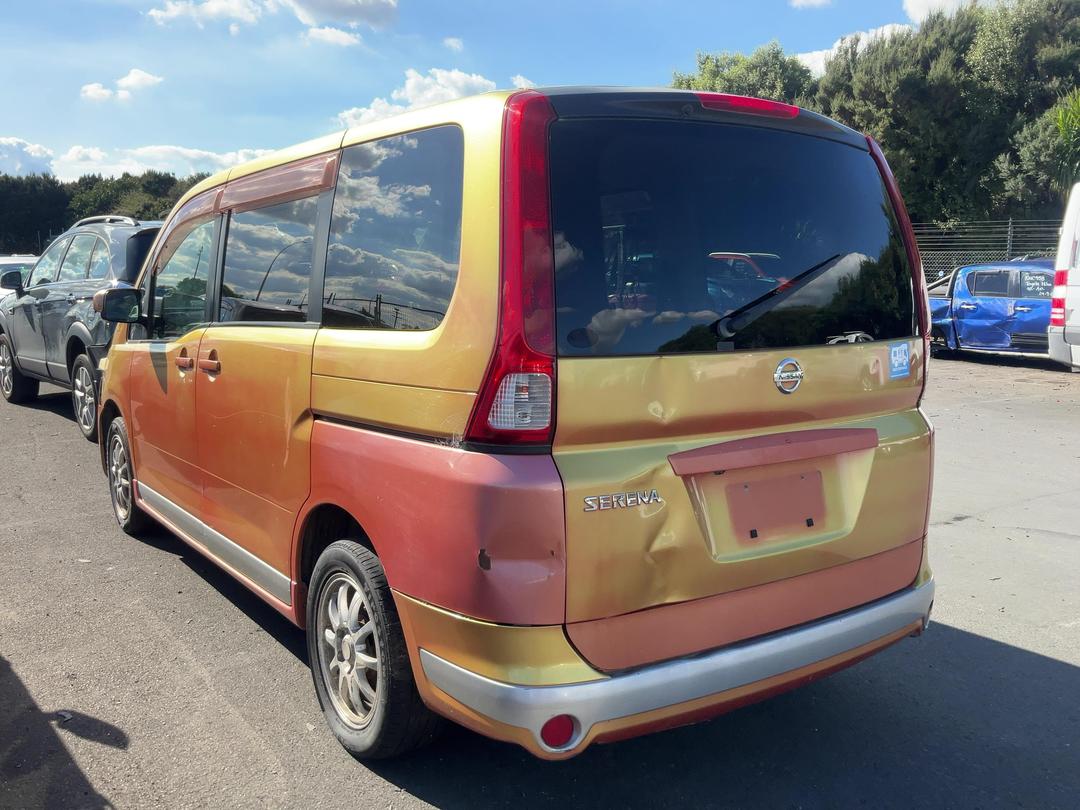 Photo '3' of Nissan Serena Photo '3' of Nissan Serena