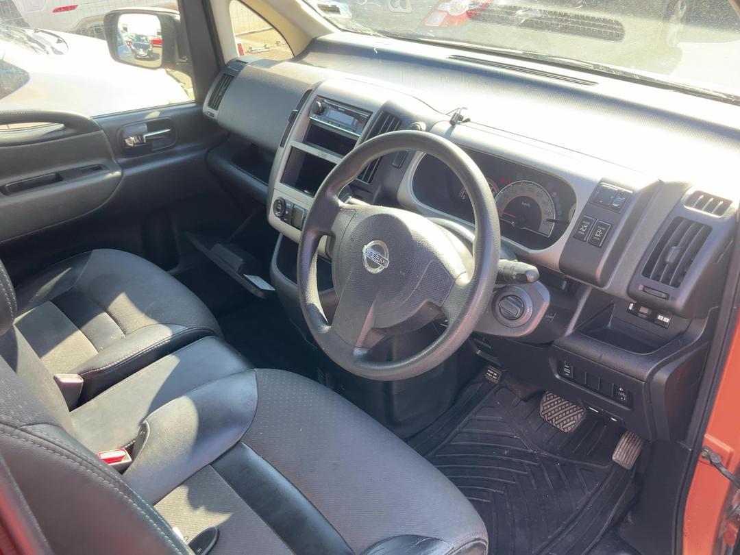 Photo '5' of Nissan Serena Photo '5' of Nissan Serena