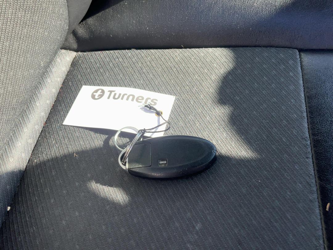 Photo '15' of Nissan Serena Photo '15' of Nissan Serena