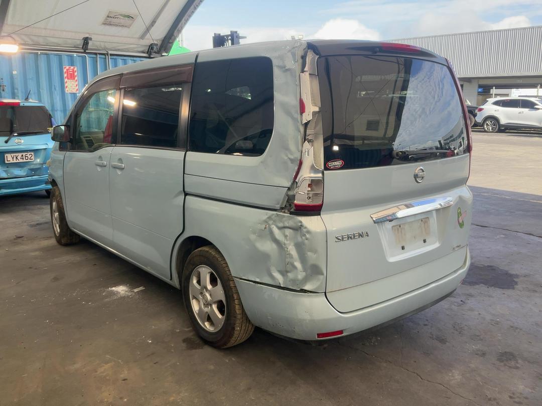 Photo '4' of Nissan Serena Photo '4' of Nissan Serena