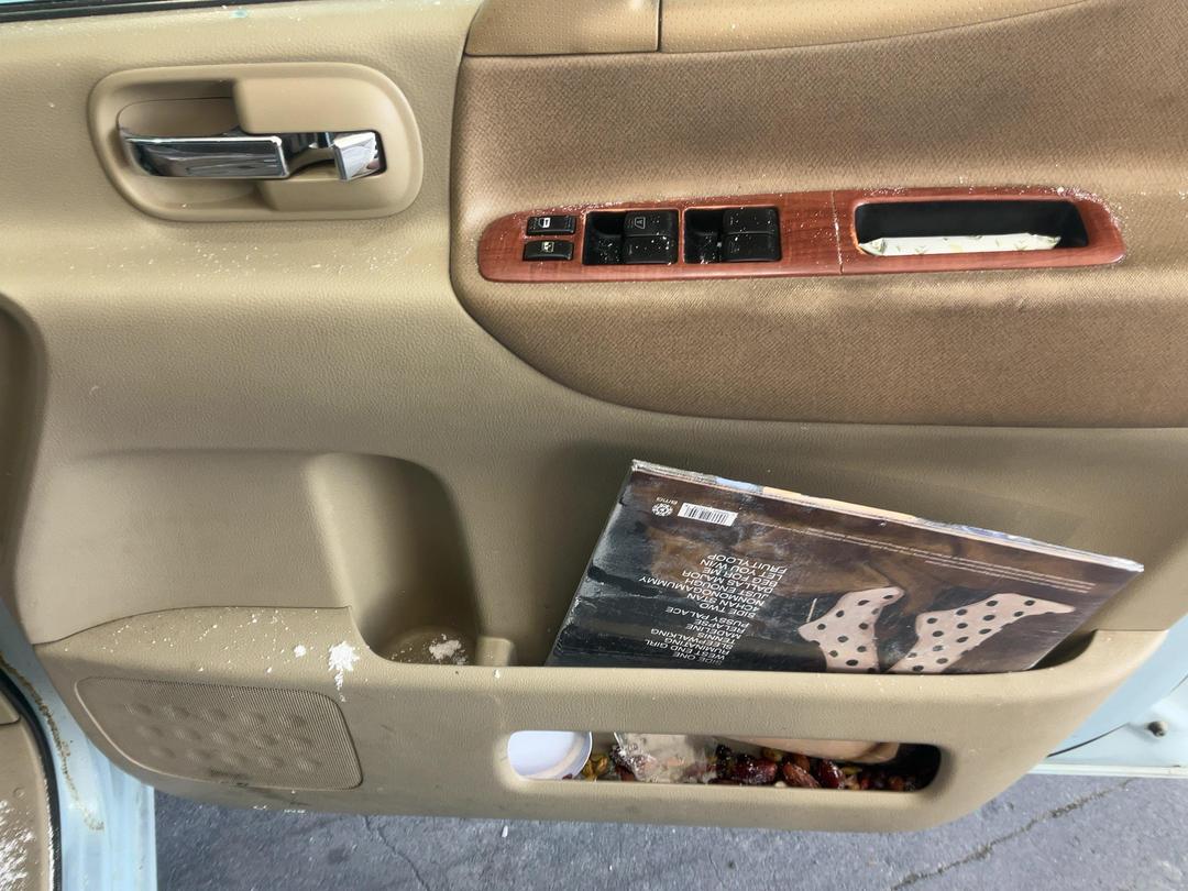Photo '8' of Nissan Serena Photo '8' of Nissan Serena