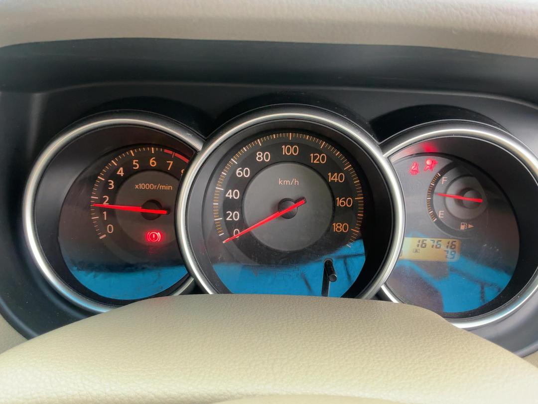 Photo '10' of Nissan Tiida