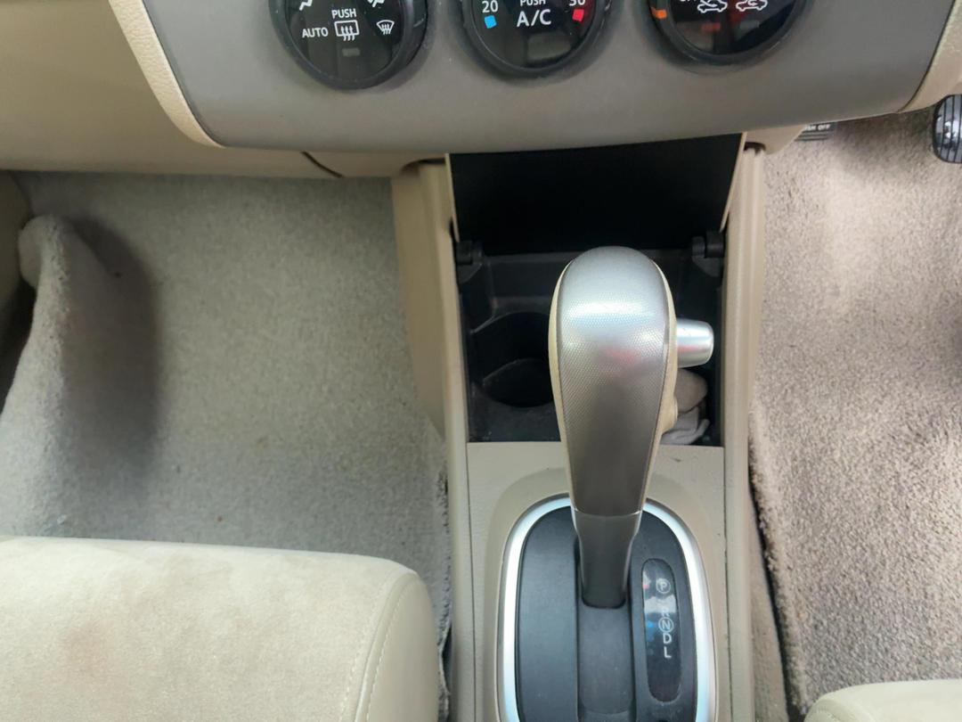 Photo '12' of Nissan Tiida