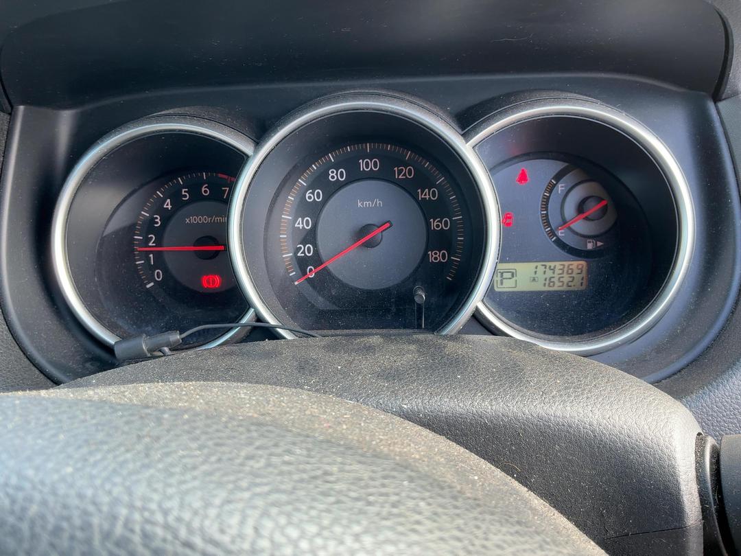 Photo '14' of Nissan Tiida