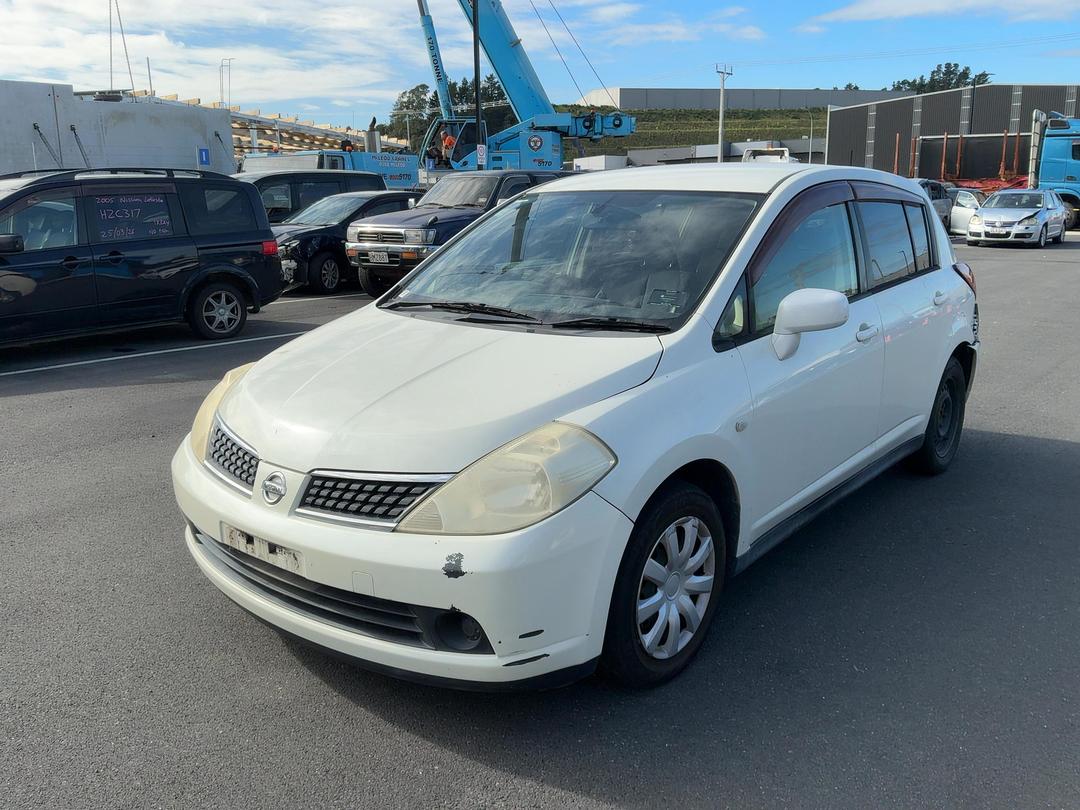 Photo '2' of Nissan Tiida