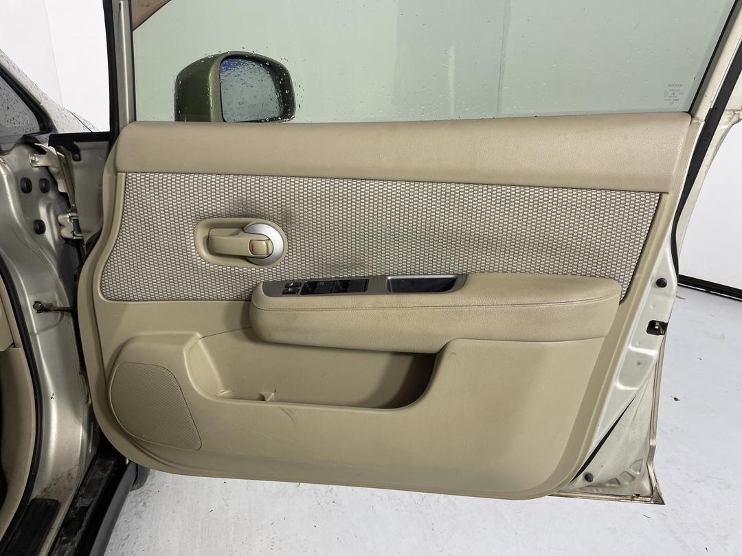 Photo '13' of Nissan Tiida