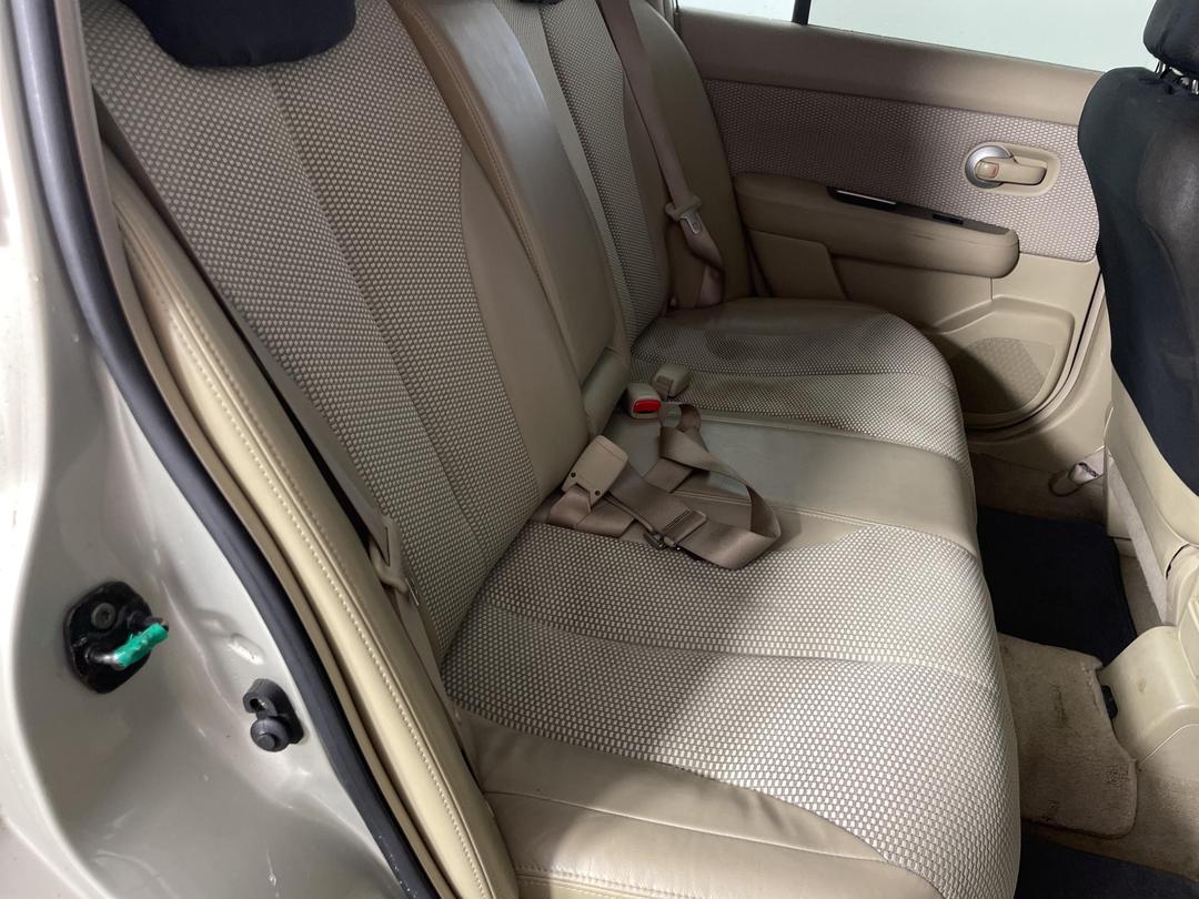 Photo '18' of Nissan Tiida