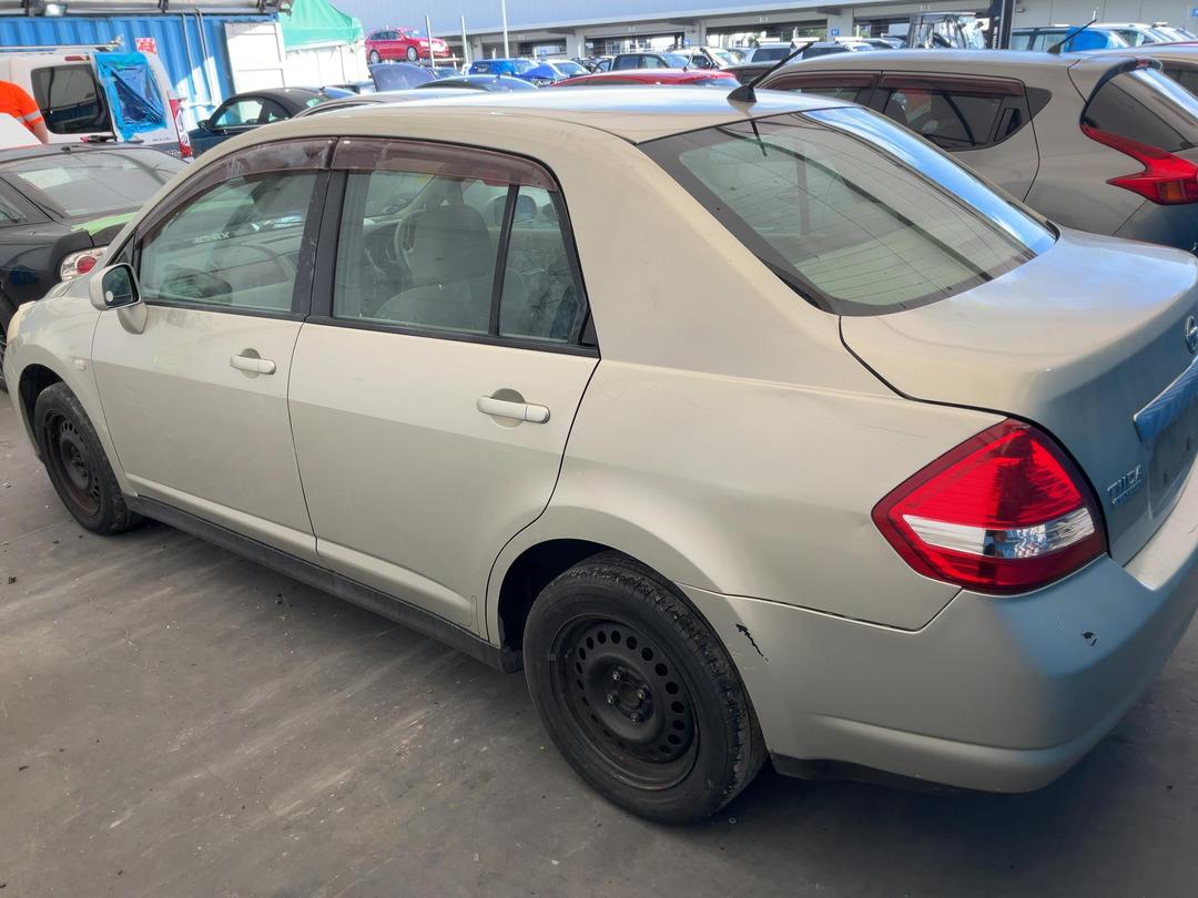 Photo '4' of Nissan Tiida