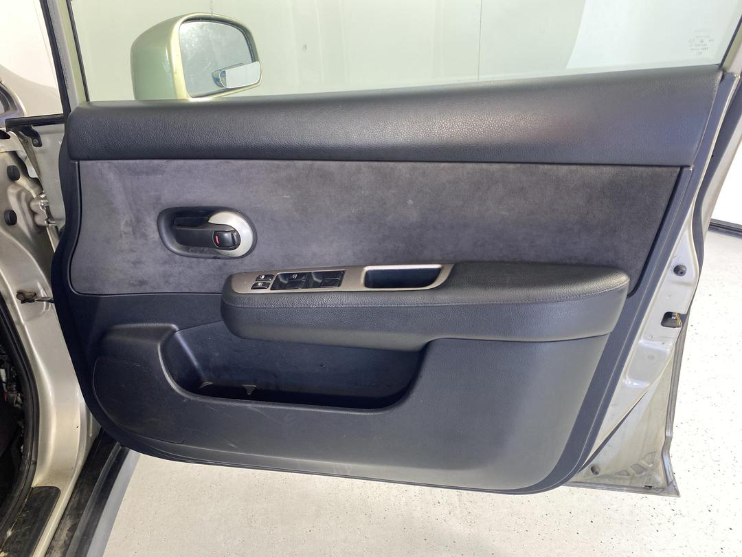 Photo '15' of Nissan Tiida