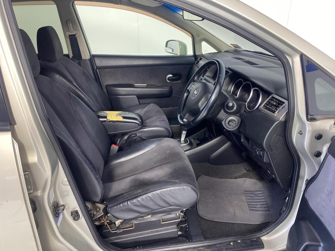 Photo '16' of Nissan Tiida