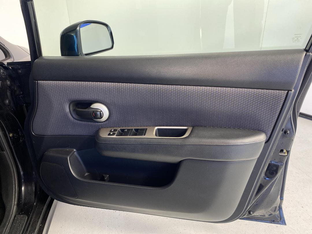 Photo '15' of Nissan Tiida