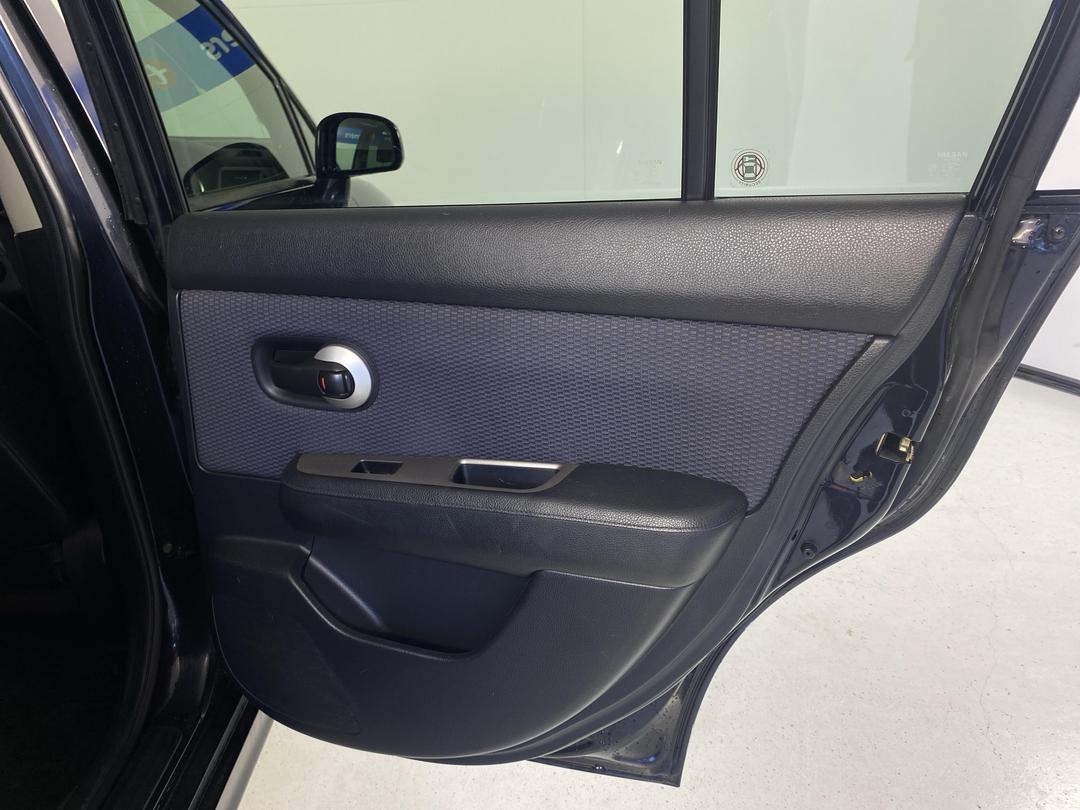 Photo '19' of Nissan Tiida