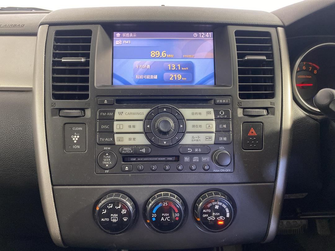 Photo '18' of Nissan Tiida