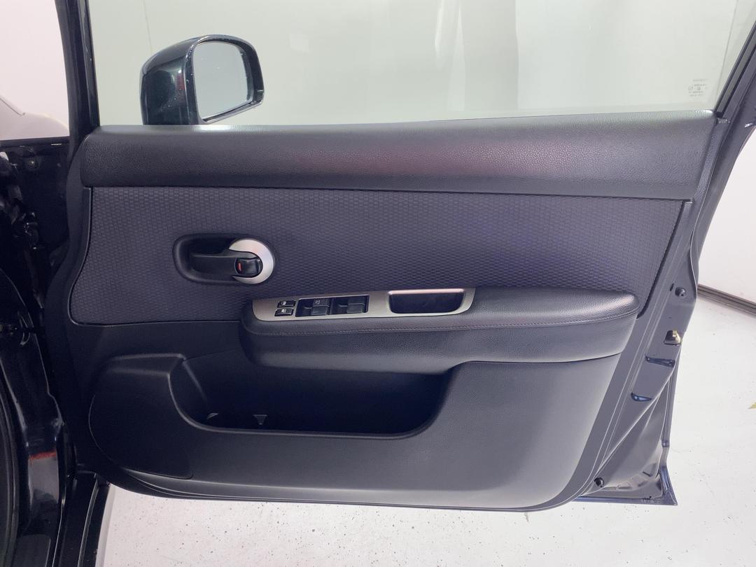 Photo '15' of Nissan Tiida