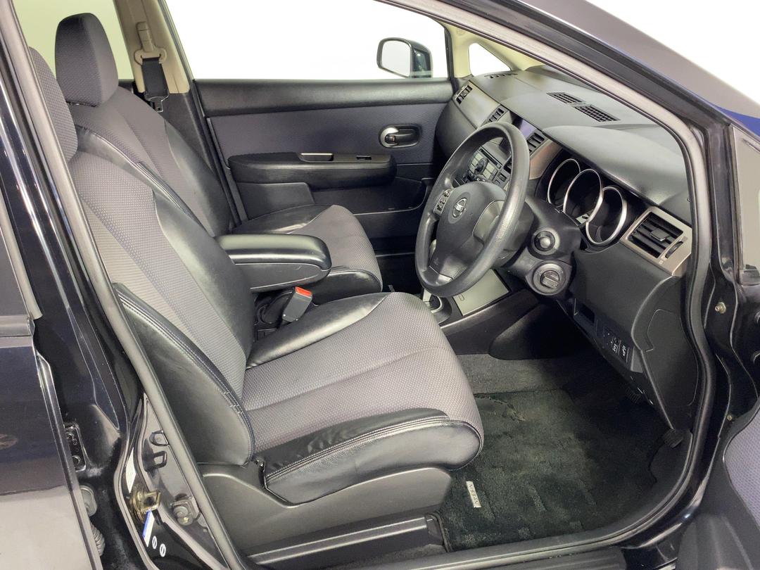 Photo '16' of Nissan Tiida