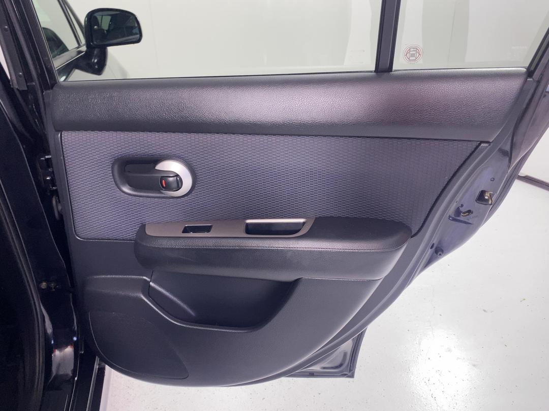 Photo '19' of Nissan Tiida