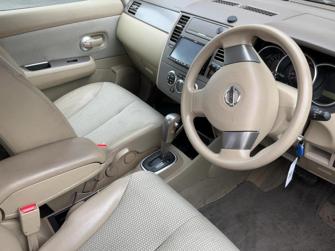 Photo '15' of Nissan Tiida Photo '15' of Nissan Tiida