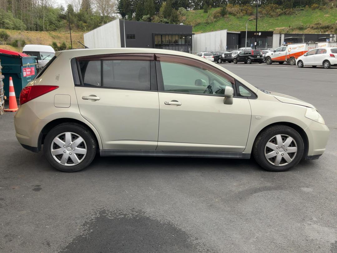 Photo '9' of Nissan Tiida Photo '9' of Nissan Tiida