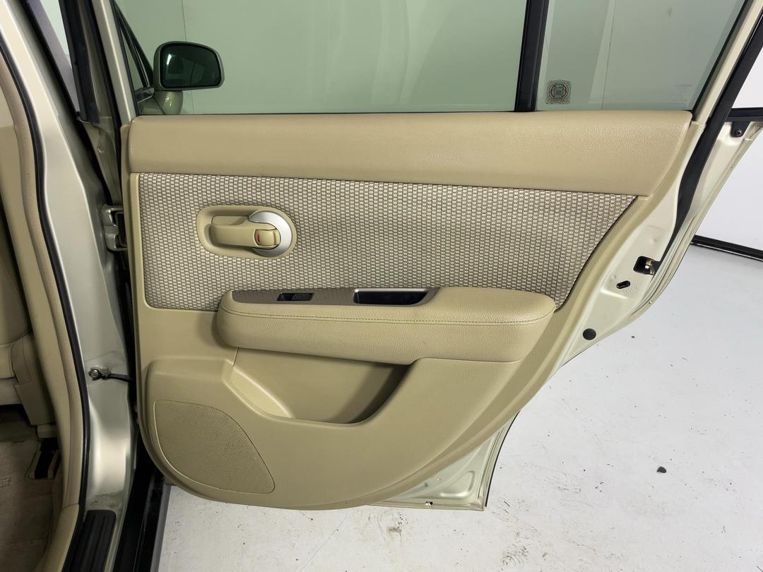 Photo '19' of Nissan Tiida