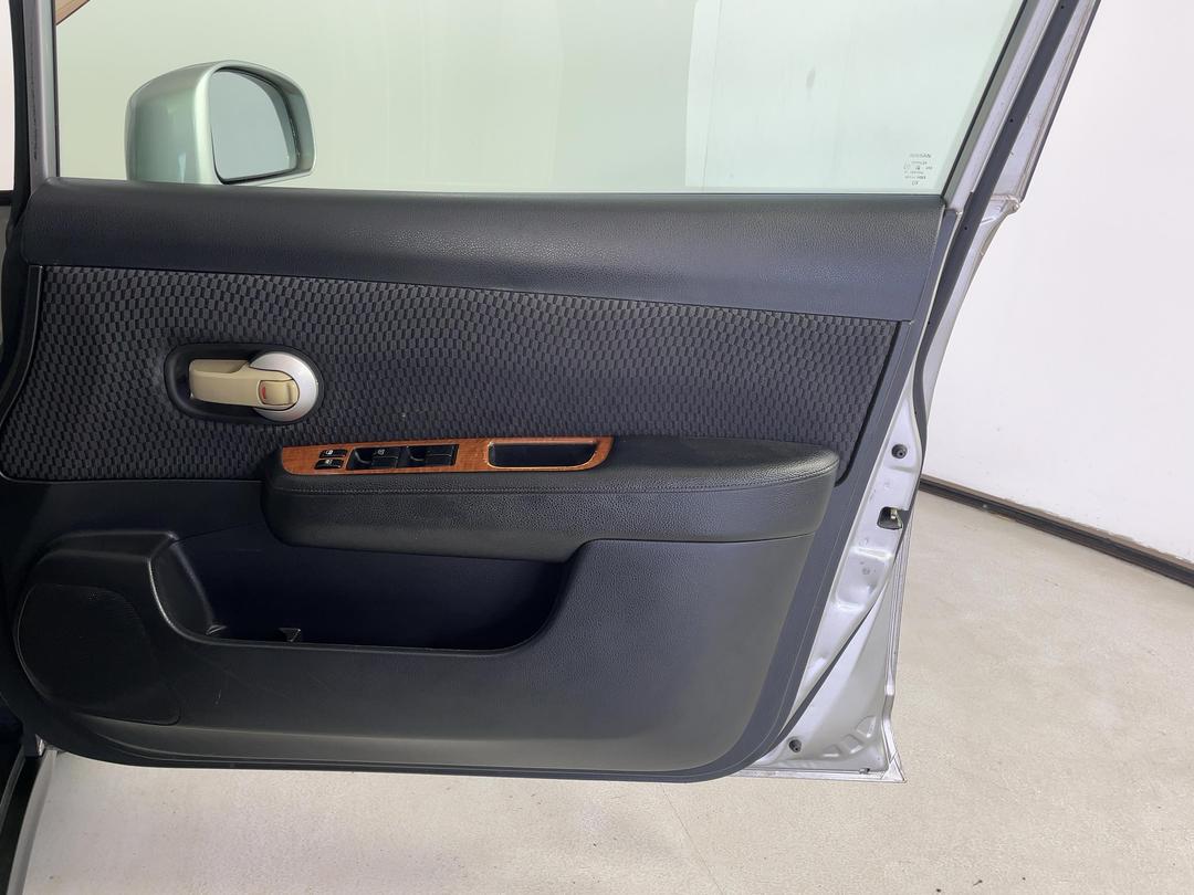 Photo '15' of Nissan Tiida