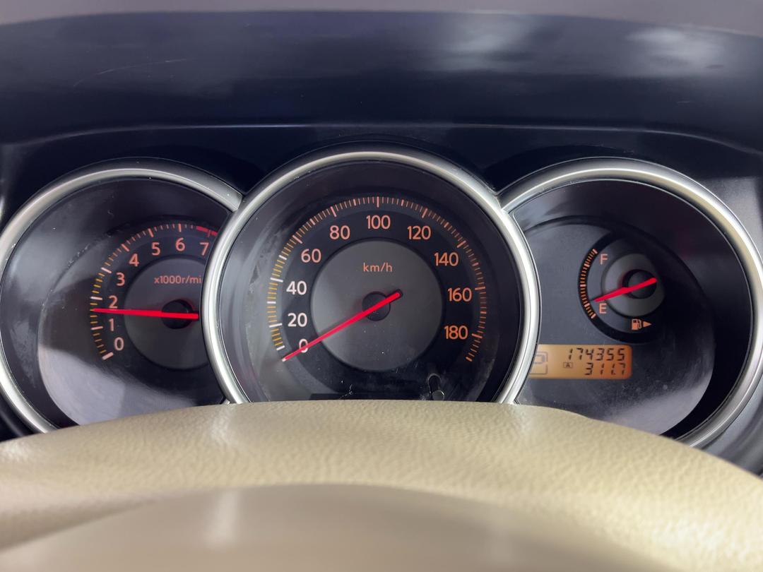 Photo '21' of Nissan Tiida