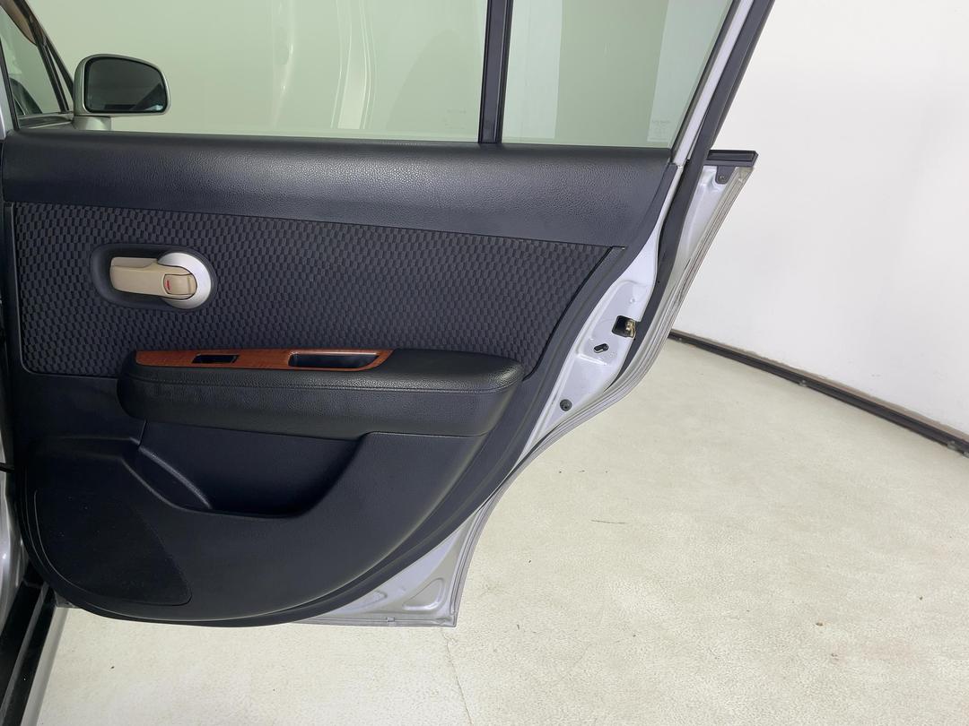 Photo '19' of Nissan Tiida