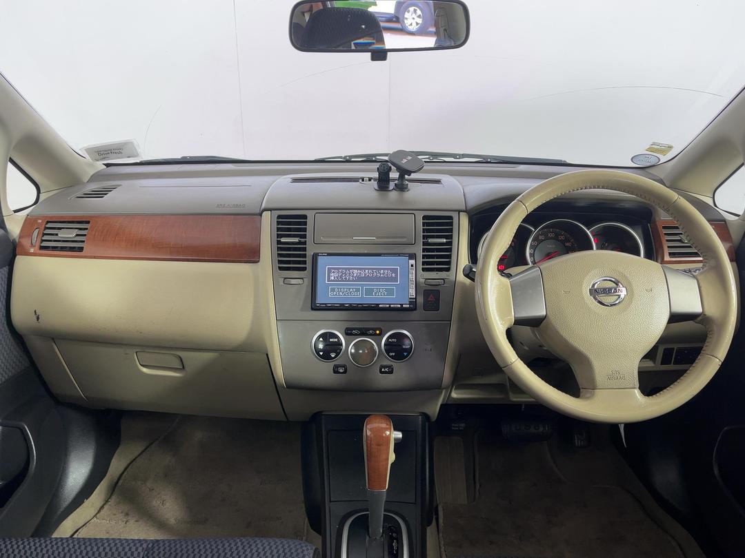 Photo '17' of Nissan Tiida