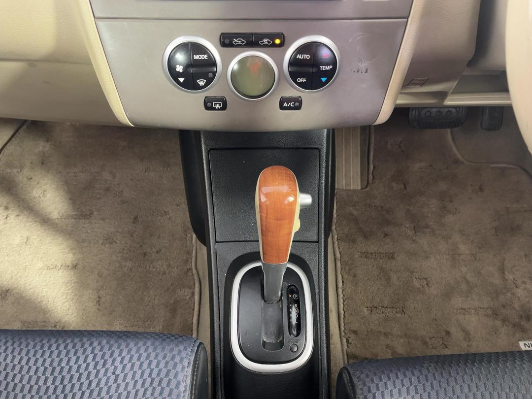Photo '18' of Nissan Tiida