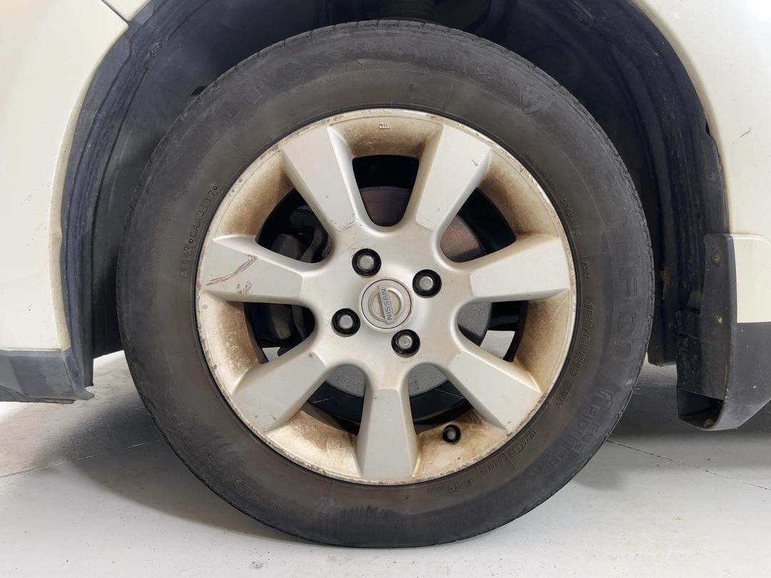 Photo '10' of Nissan Tiida