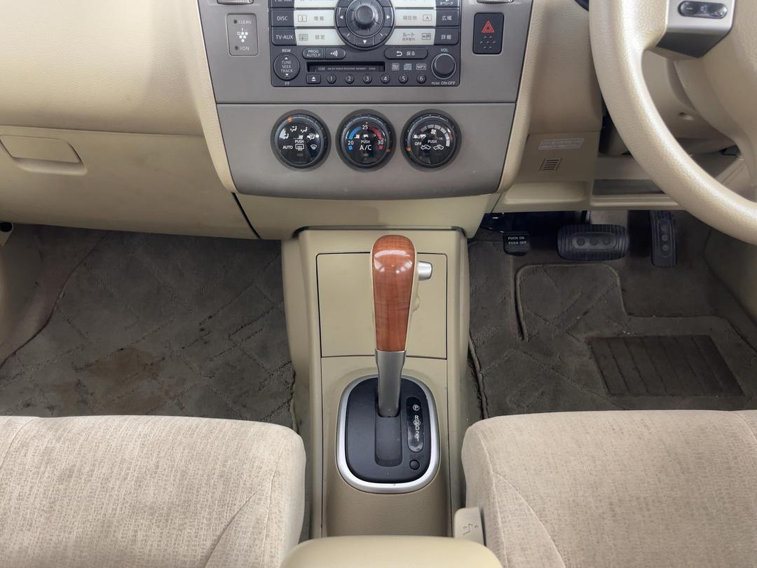 Photo '18' of Nissan Tiida