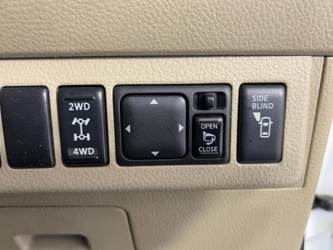 Photo '24' of Nissan Tiida