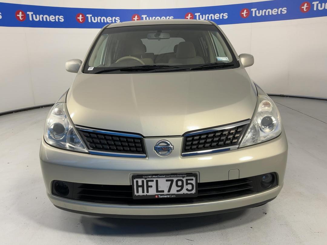 Photo '2' of Nissan Tiida