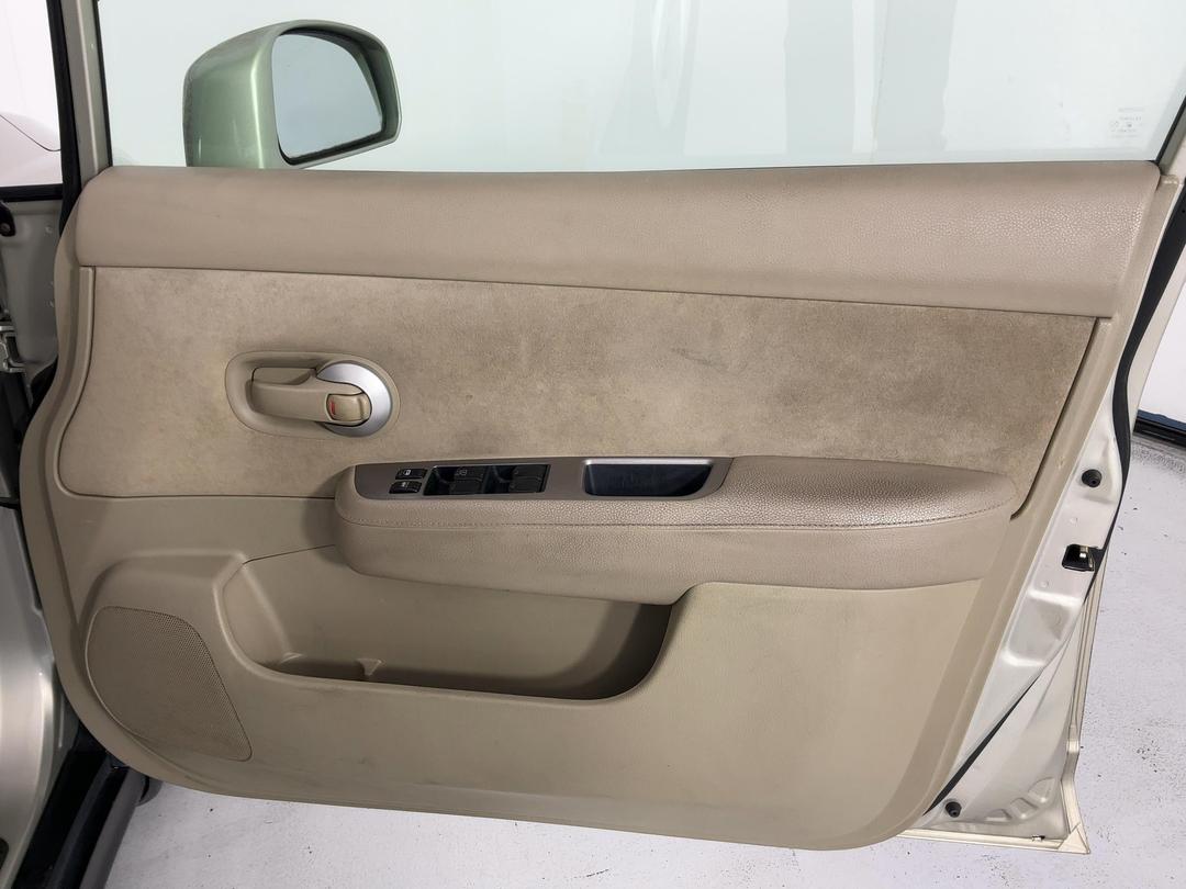 Photo '15' of Nissan Tiida