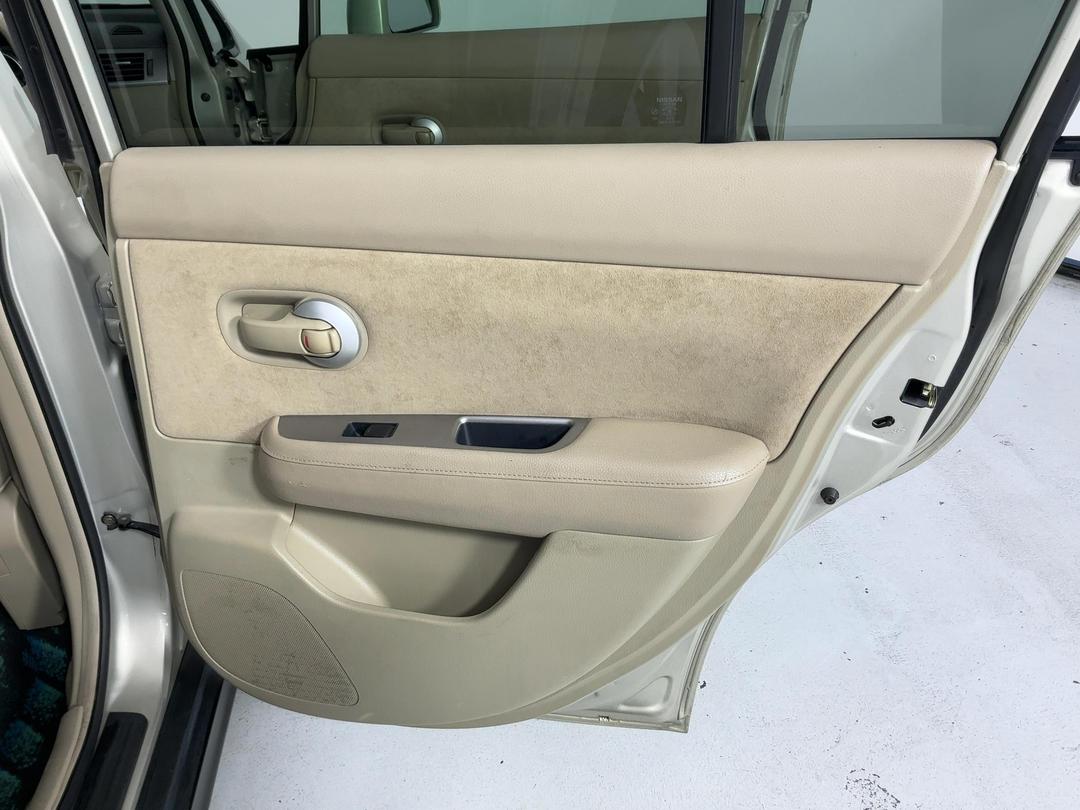 Photo '19' of Nissan Tiida