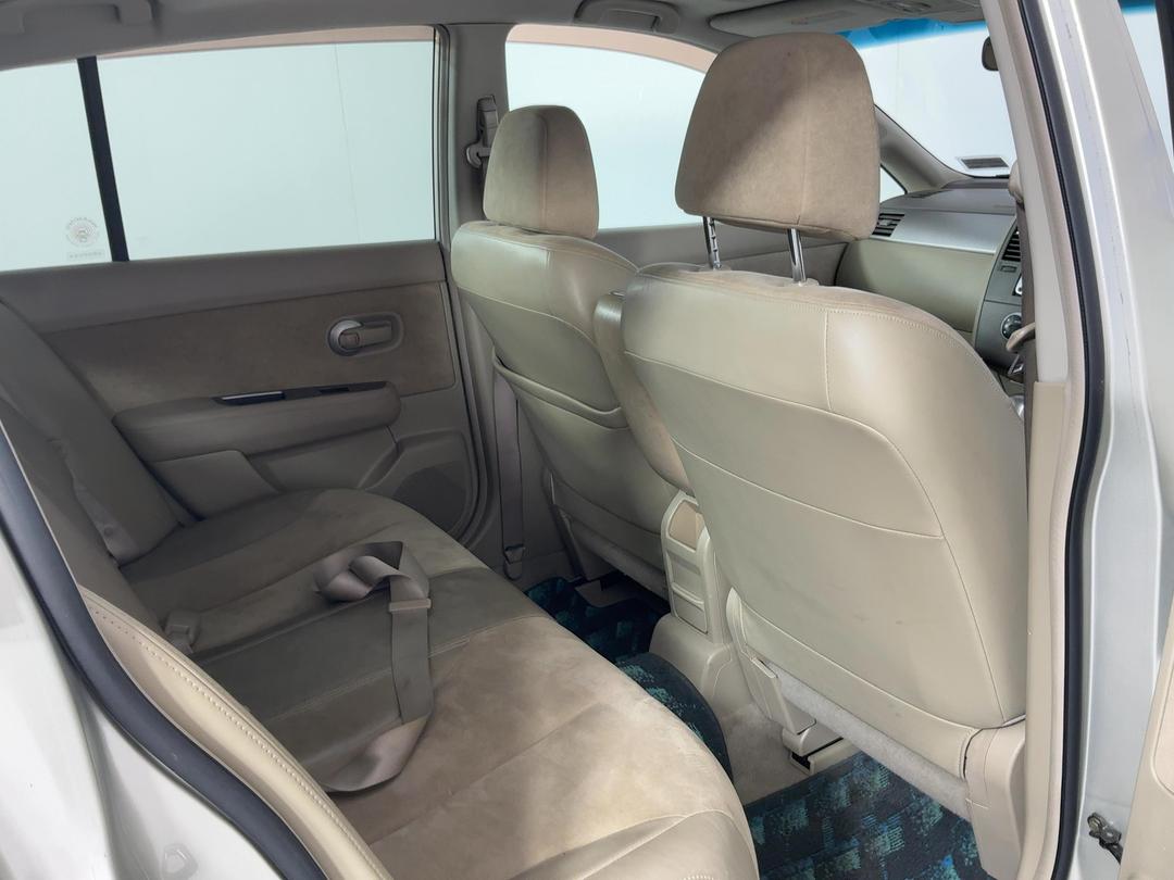 Photo '20' of Nissan Tiida