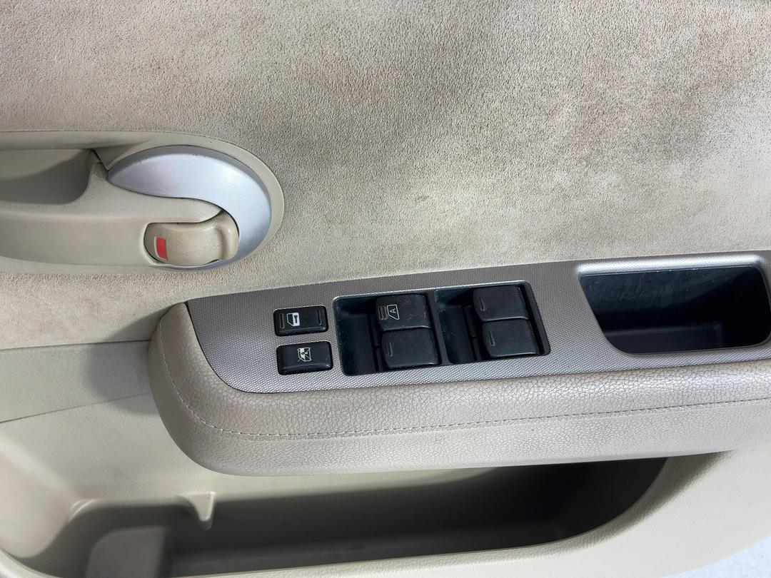 Photo '23' of Nissan Tiida