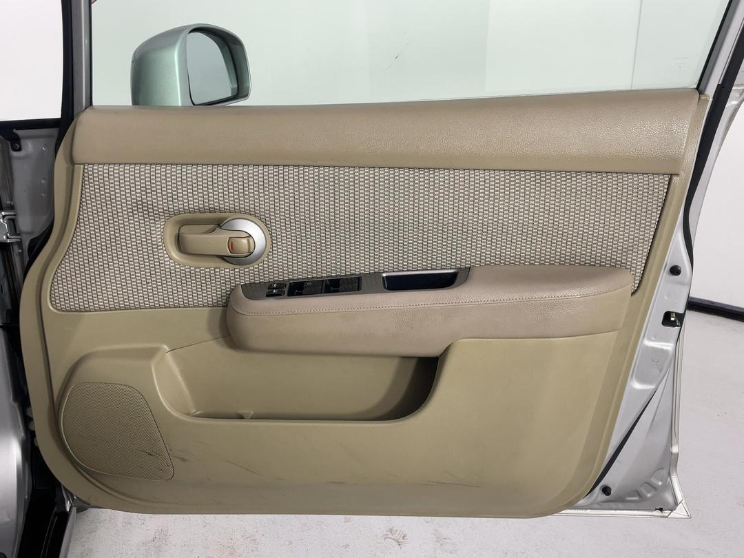 Photo '15' of Nissan Tiida