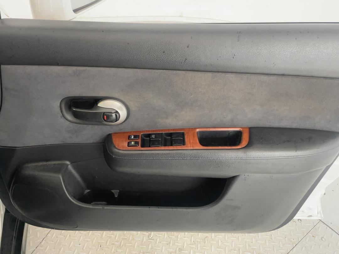 Photo '15' of Nissan Tiida