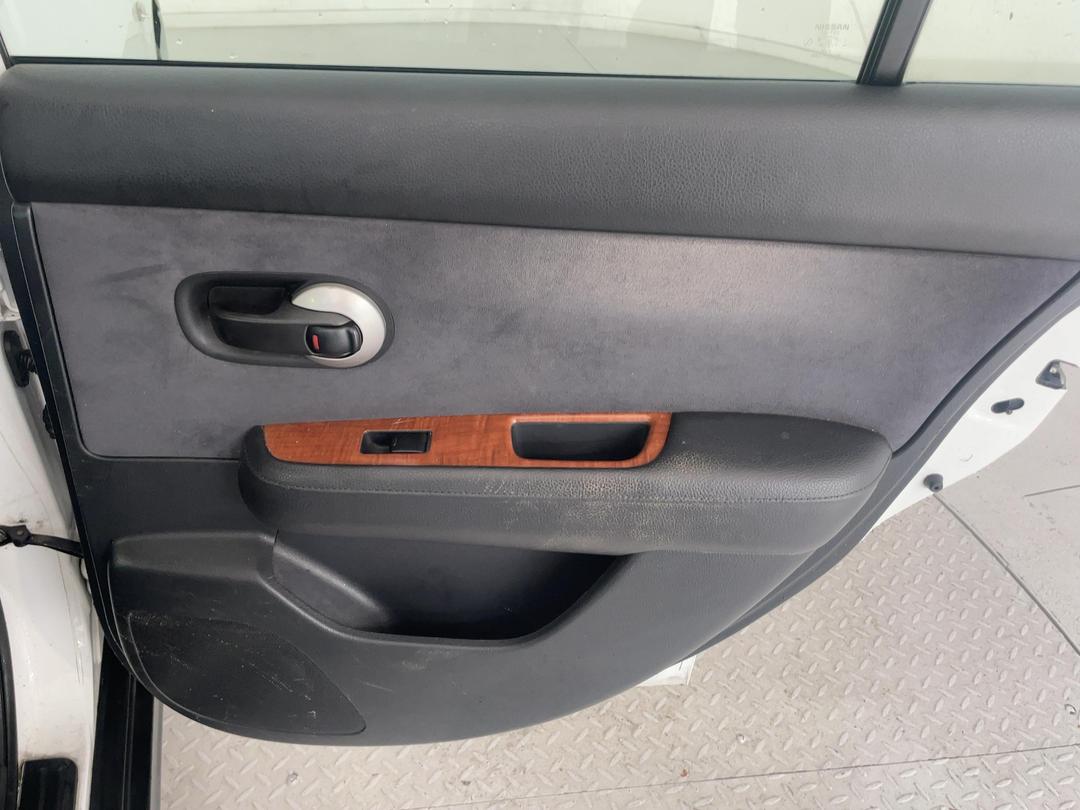Photo '19' of Nissan Tiida