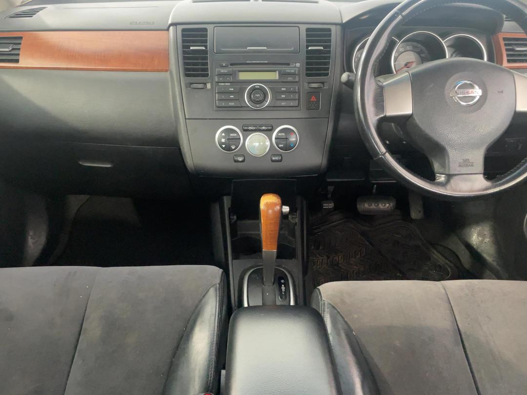 Photo '18' of Nissan Tiida