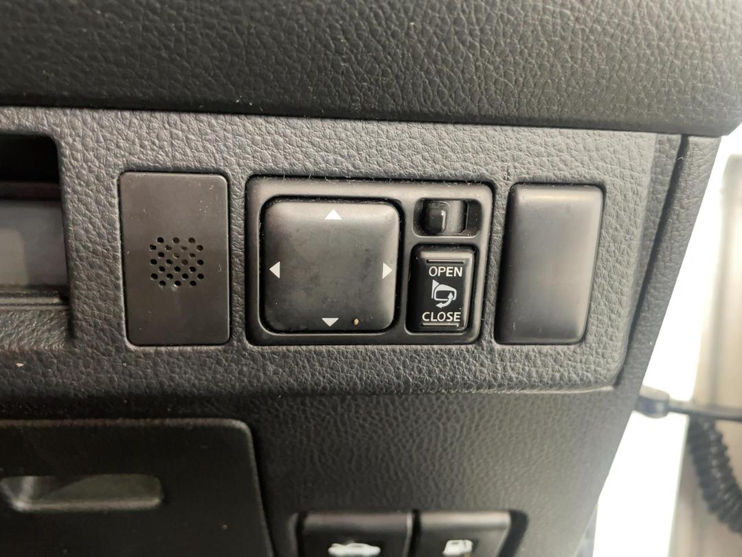 Photo '25' of Nissan Tiida
